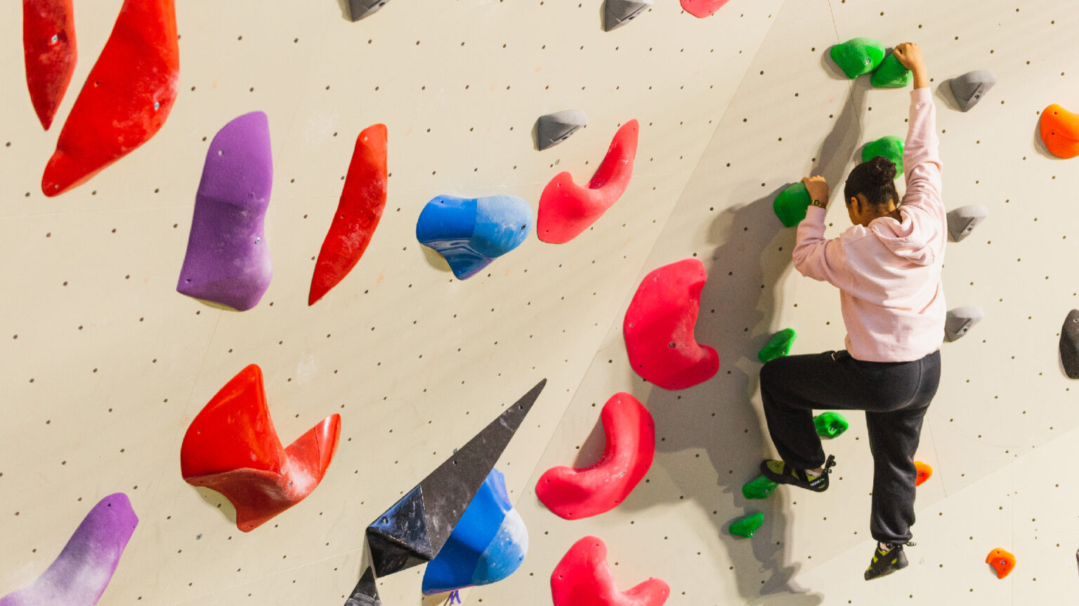 gym-boulderzone-climbers-adults-lessons-