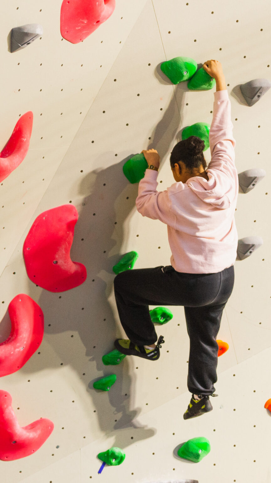 gym-boulderzone-climbers-adults-lessons-